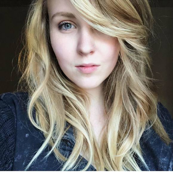 Meet your Posher, Beth - Picture 1 of 1